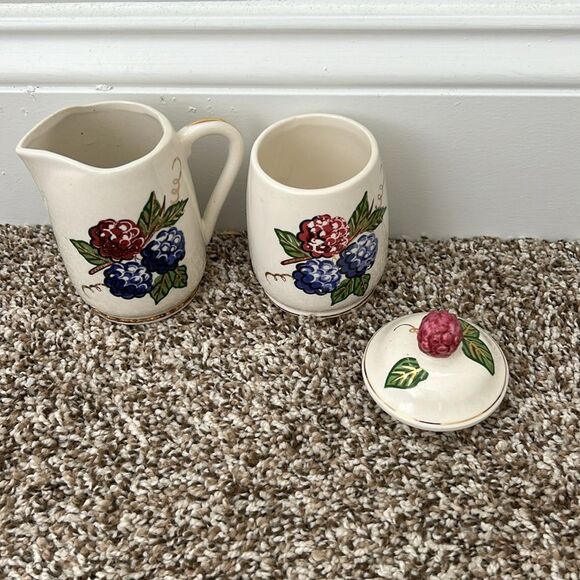 Vintage Knott's Berry Farm Hand Painted Sugar & Creamer Lid Set 3 Piece - Picture 3 of 13